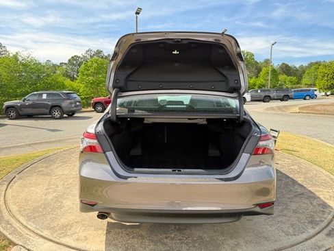Used 2022 Toyota Camry XLE image 29