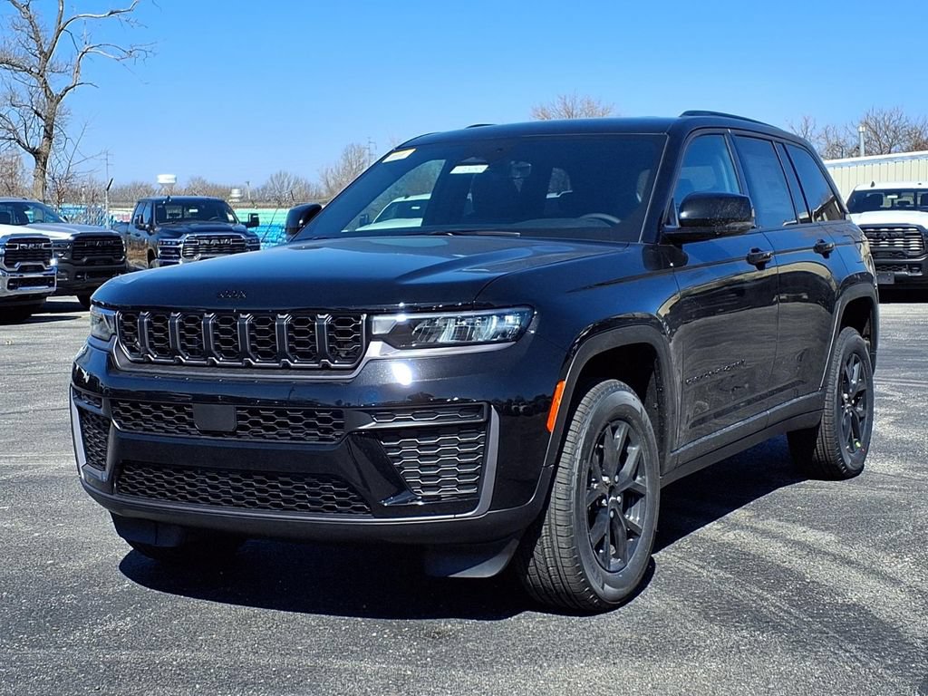 New 2026 Jeep Grand Cherokee Altitude AWD/4WD image 2