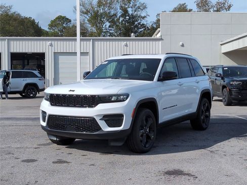 New 2025 Jeep Grand Cherokee Altitude RWD image 1