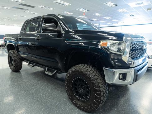 Used 2019 Toyota Tundra SR5 AWD/4WD image 4