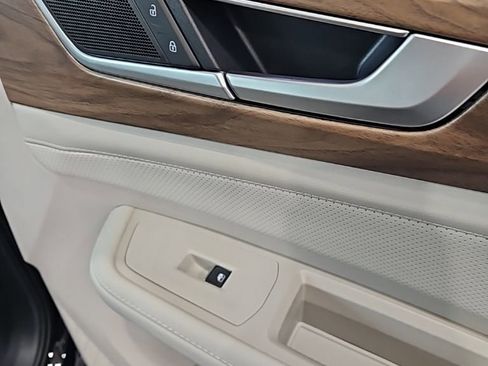 New 2026 Volkswagen Atlas SE FWD image 12