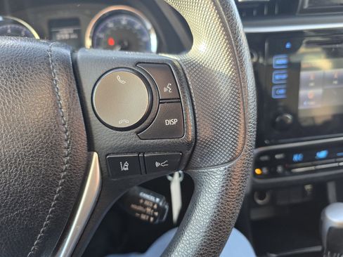 Used 2018 Toyota Corolla LE image 18