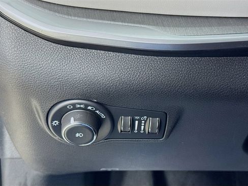 Used 2025 Jeep Compass Limited AWD/4WD image 10