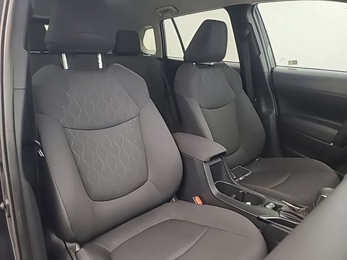 Used 2024 Toyota Corolla Cross LE image 17