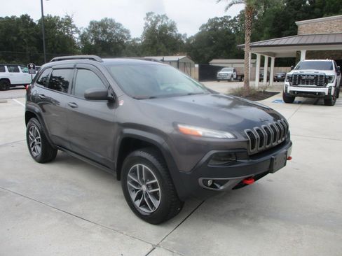 Used 2014 Jeep Cherokee Trailhawk w/ Comfort/Convenience Group AWD/4WD image 19