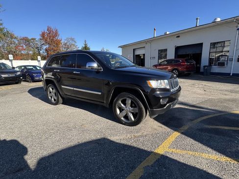 Used 2013 Jeep Grand Cherokee Overland image 6