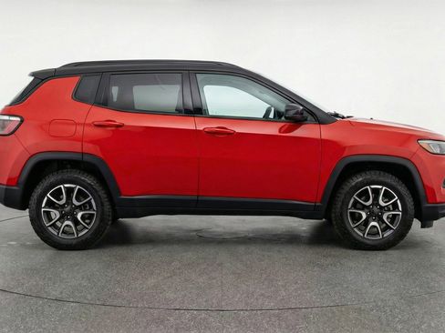 Used 2025 Jeep Compass Trailhawk AWD/4WD image 11