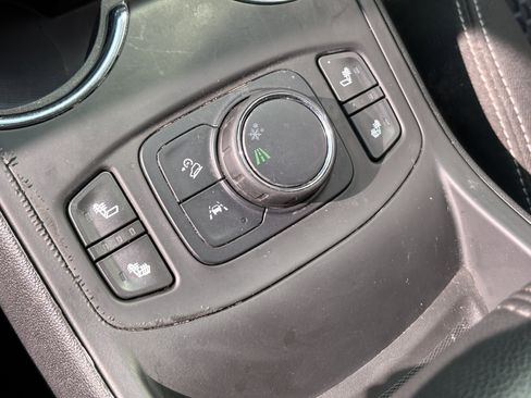 Used 2023 GMC Terrain SLE w/ Driver Convenience Package image 27