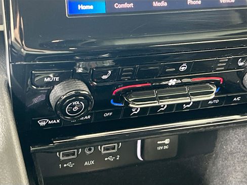 Used 2022 Jeep Grand Cherokee Limited image 19