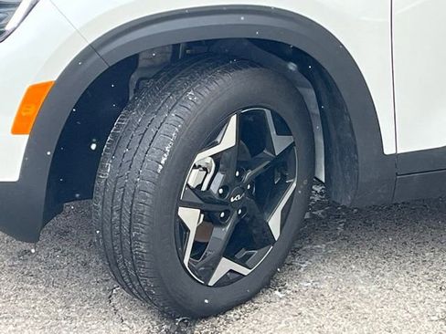 Certified 2025 Kia Seltos S image 3