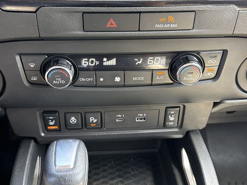 Used 2022 Nissan Frontier SV image 19