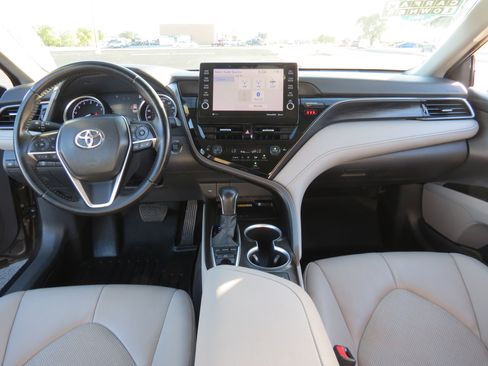Used 2022 Toyota Camry XLE image 8
