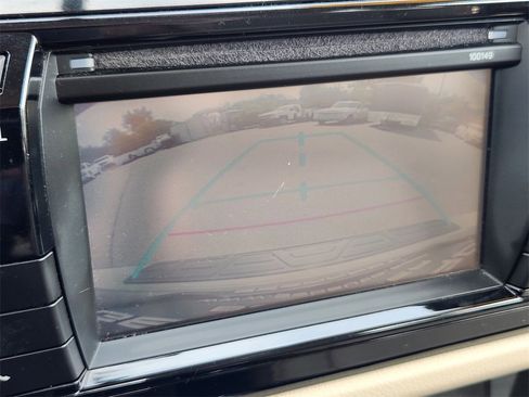 Used 2014 Toyota Corolla LE image 22