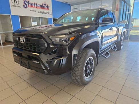 Used 2025 Toyota Tacoma TRD Off-Road image 4