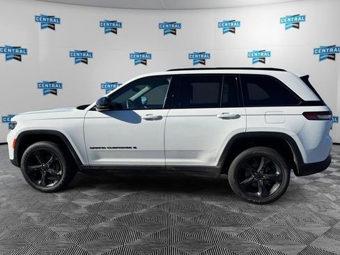 Certified 2023 Jeep Grand Cherokee Altitude AWD/4WD image 3