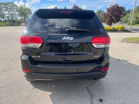 Used 2018 Jeep Grand Cherokee Laredo AWD/4WD image 4