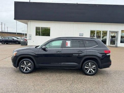 Used 2023 Volkswagen Atlas SE AWD/4WD image 3