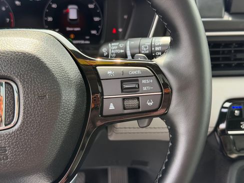 Used 2025 Honda Pilot Elite image 21