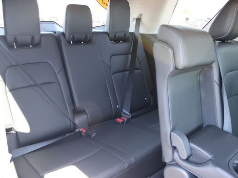 Used 2025 Nissan Pathfinder SL image 35