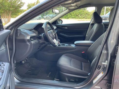 Used 2025 Nissan Altima 2.5 SV FWD image 8