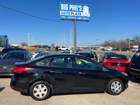 Used 2018 Ford Focus S image 2