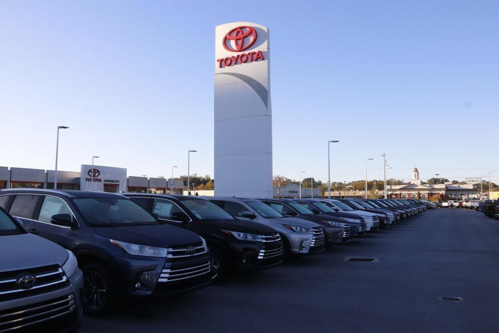Used 2024 Chrysler Pacifica Touring-L FWD image 23