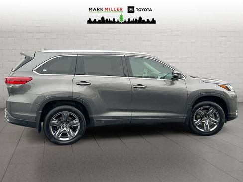 Used 2017 Toyota Highlander Limited Platinum w/ Carpet Mat Package image 6