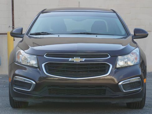Used 2015 Chevrolet Cruze LT FWD image 2