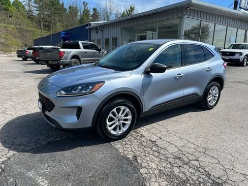 Used 2022 Ford Escape SE w/ Cold Weather Package AWD/4WD image 1