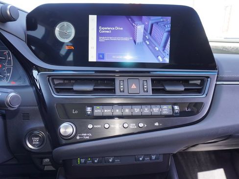 Used 2024 Lexus ES 350 w/ Premium Package FWD image 17