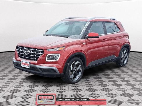 Used 2022 Hyundai Venue Limited image 2