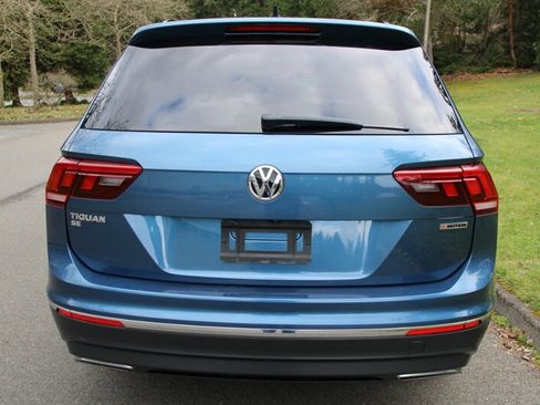Used 2020 Volkswagen Tiguan SE w/ Panoramic Sunroof Package image 13
