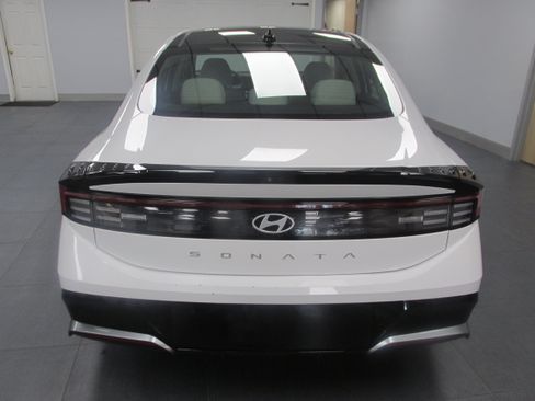 Used 2024 Hyundai Sonata SEL w/ Convenience Package FWD image 6
