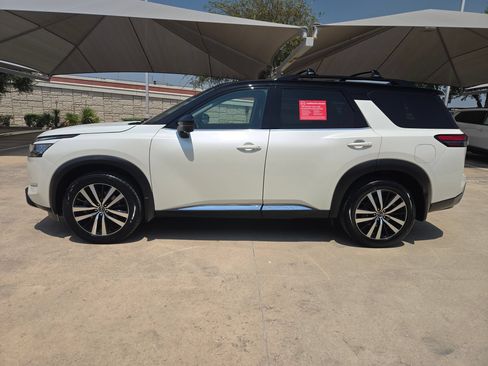 Used 2023 Nissan Pathfinder Platinum w/ Cargo Package FWD image 6