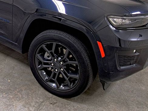 Used 2024 Jeep Grand Cherokee Limited 4xe image 14