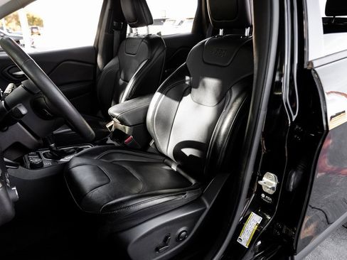 Used 2022 Jeep Cherokee Limited image 8