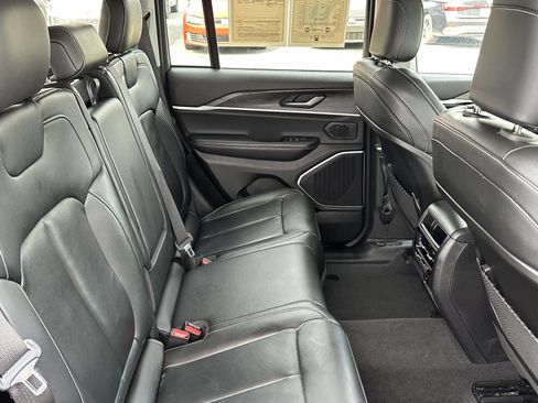 Used 2022 Jeep Grand Cherokee Limited RWD image 14