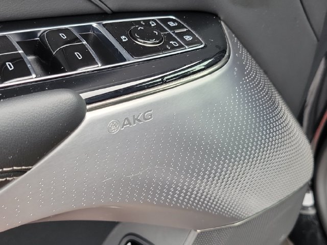 Certified 2024 Cadillac Lyriq Luxury AWD/4WD image 10