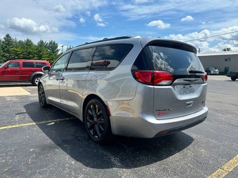 Used 2018 Chrysler Pacifica Limited w/ Advanced Safetytec Group FWD image 11