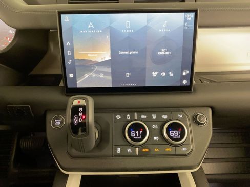 Used 2025 Land Rover Defender 110 S image 24