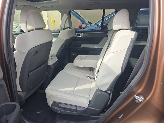 Used 2024 Hyundai Santa Fe Limited FWD image 10