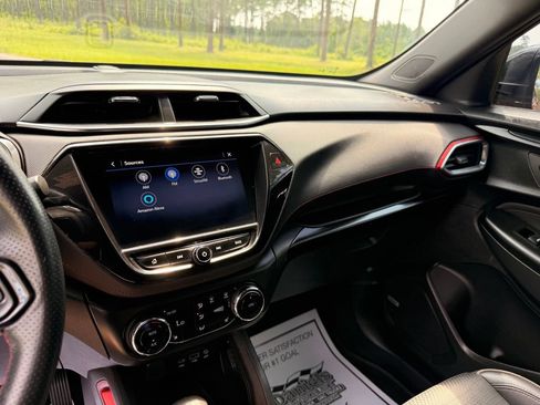 Used 2021 Chevrolet TrailBlazer RS w/ Technology Package FWD image 16