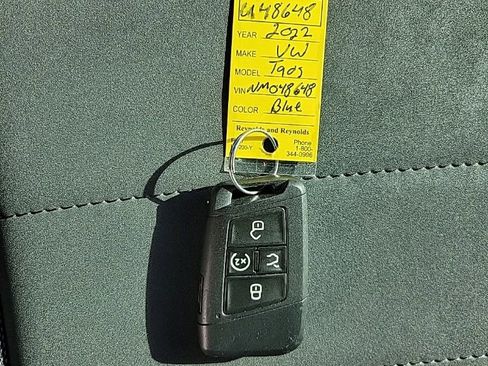 Certified 2022 Volkswagen Taos SE image 39
