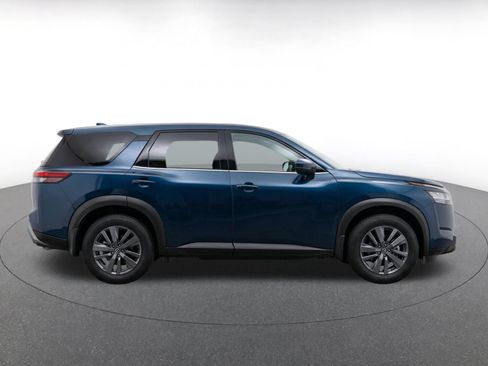 Used 2025 Nissan Pathfinder SV FWD image 11