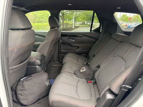 Used 2023 Honda Pilot Sport image 11