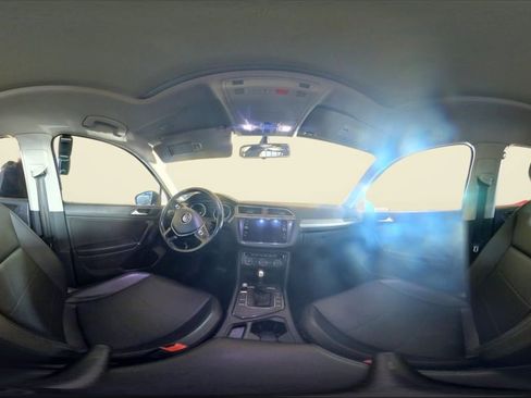 Used 2018 Volkswagen Tiguan SE w/ Panoramic Sunroof Package image 36