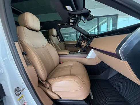 Certified 2025 Land Rover Range Rover SE AWD/4WD image 29