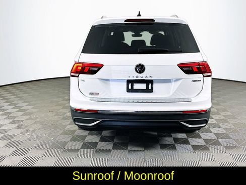 Used 2023 Volkswagen Tiguan SE w/ Panoramic Sunroof Package image 9