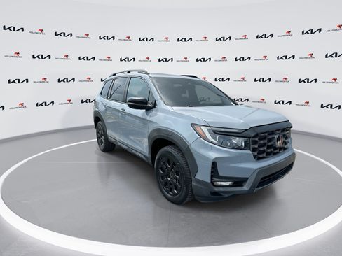 Used 2023 Honda Passport TrailSport image 2