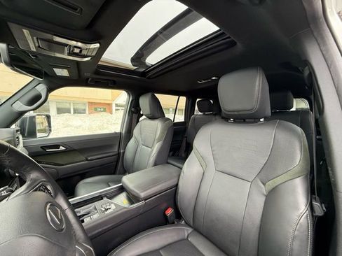 Used 2024 Lexus GX 550 image 23